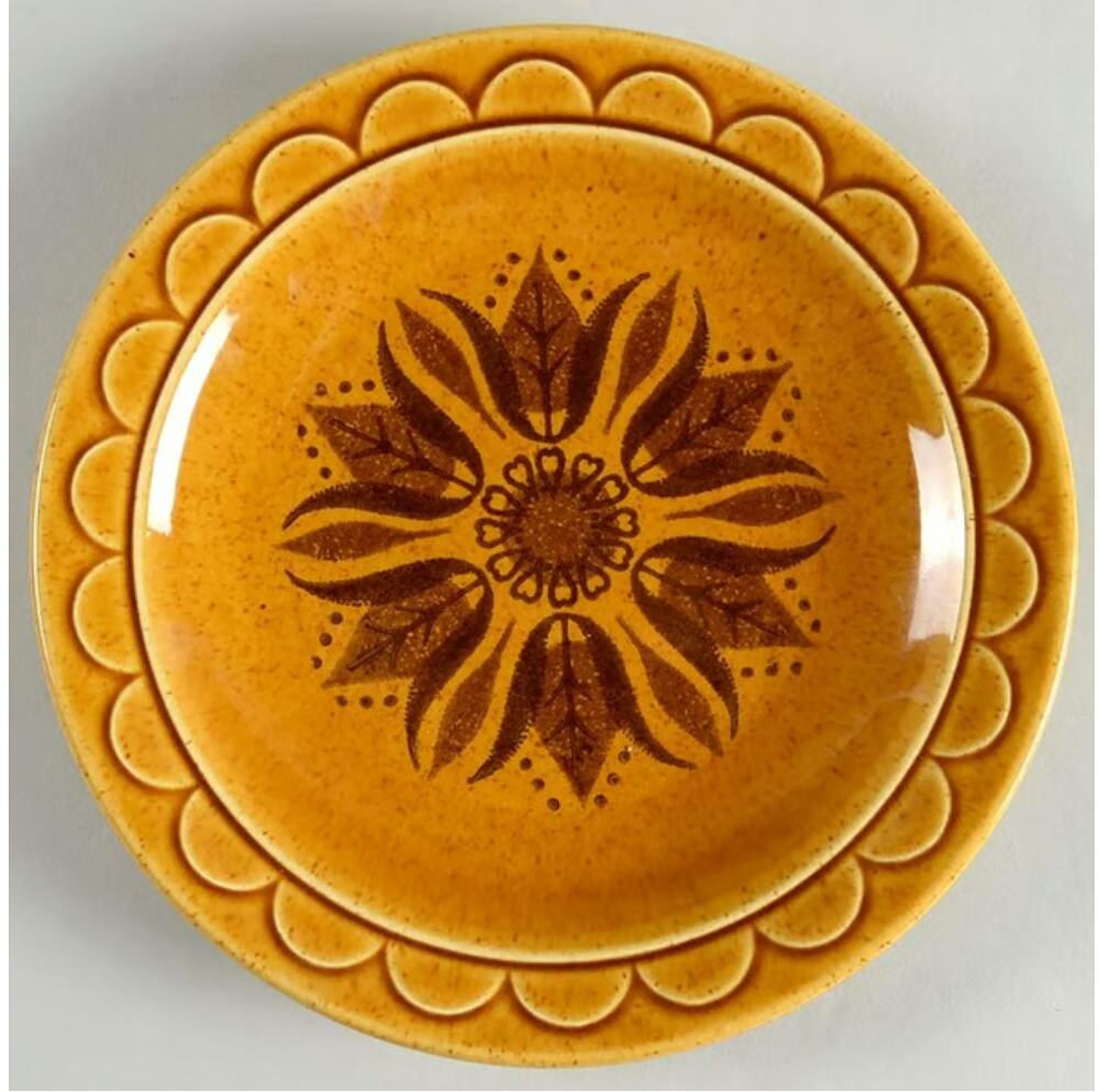 Vintage Dinner Plate in Golden Harvest by Homer Laughlin 10 1/8"